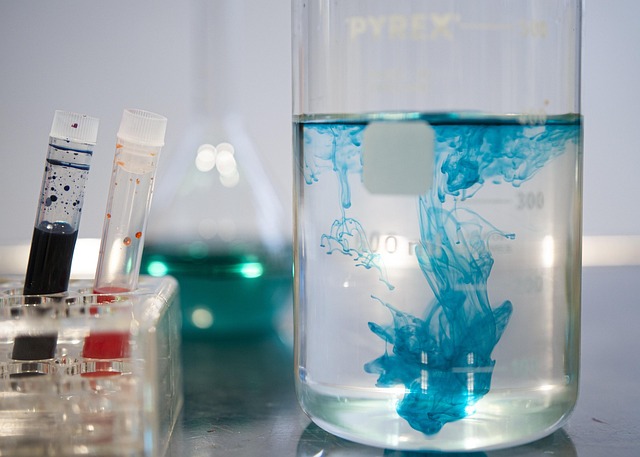 水性體系通用型高效消泡劑在造紙、紡織和水處理中的應(yīng)用探索，旨在提高生產(chǎn)效率和產(chǎn)品質(zhì)量。